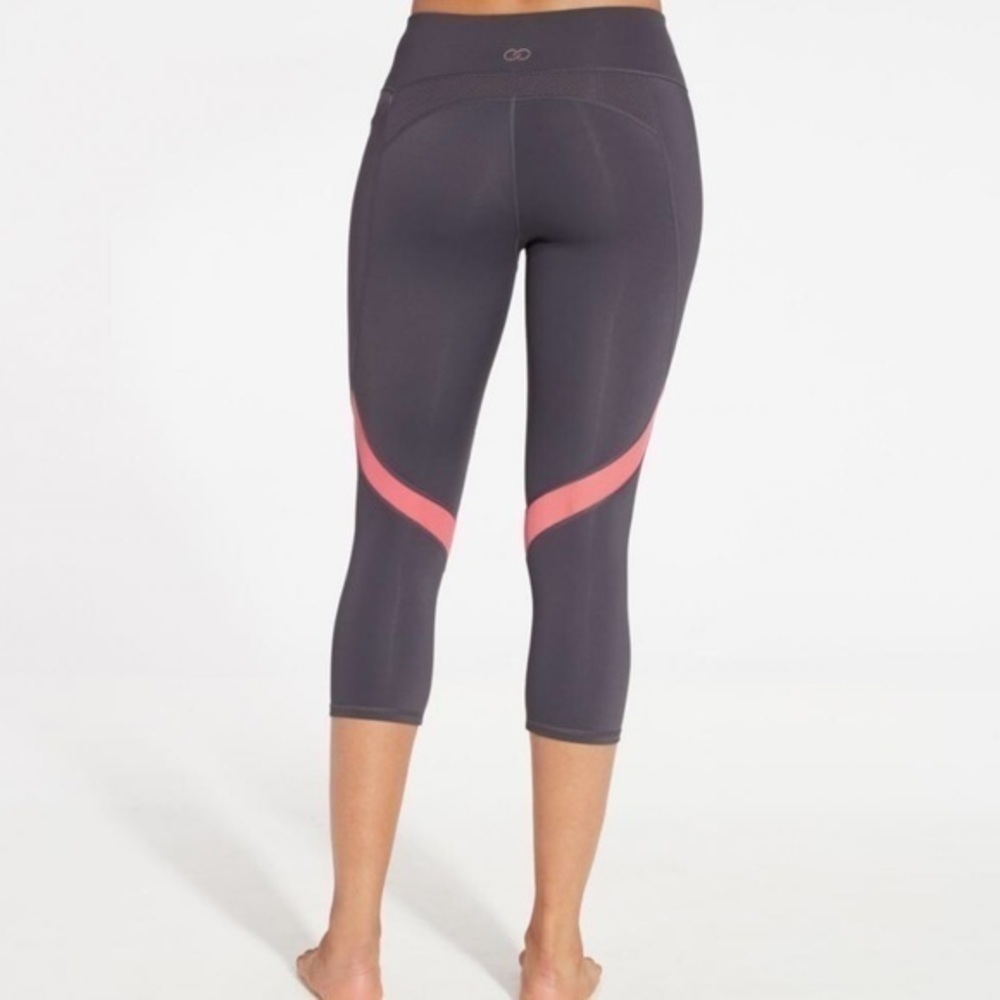 Calia By Carrie Underwood Women Energize Capri Nine Iron Size Medium
